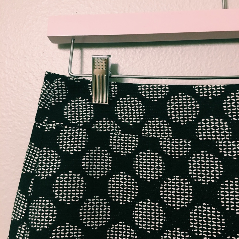BLACK AND WHITE POLKA DOT PENCIL SKIRT